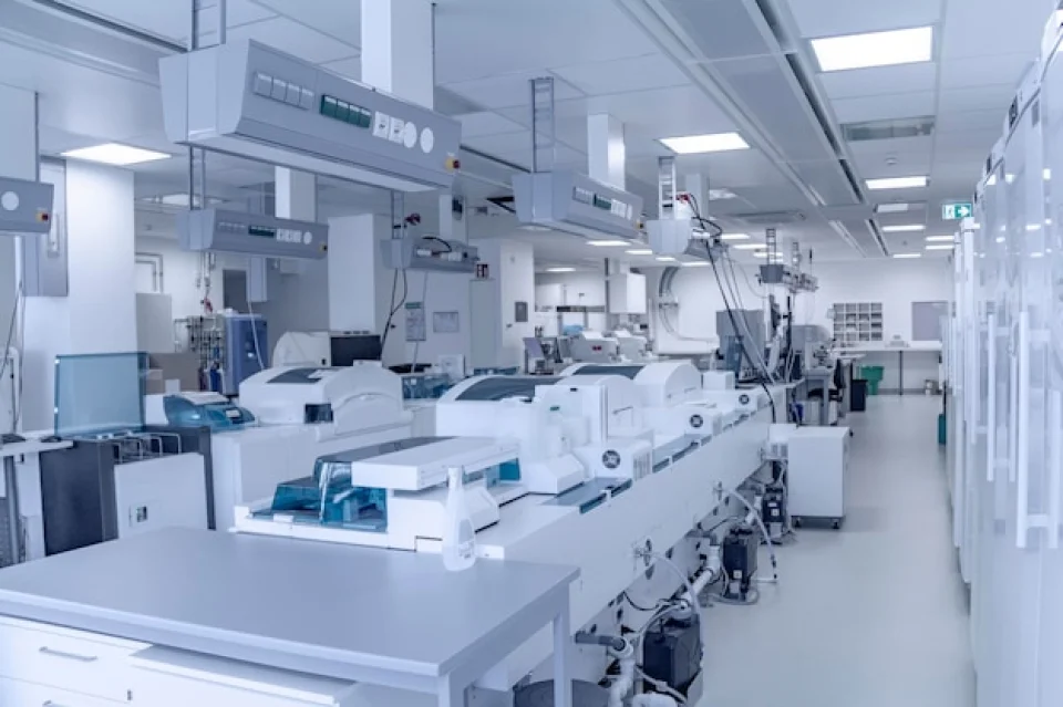 Advanced automated machines inside a laboratory in Bhopal